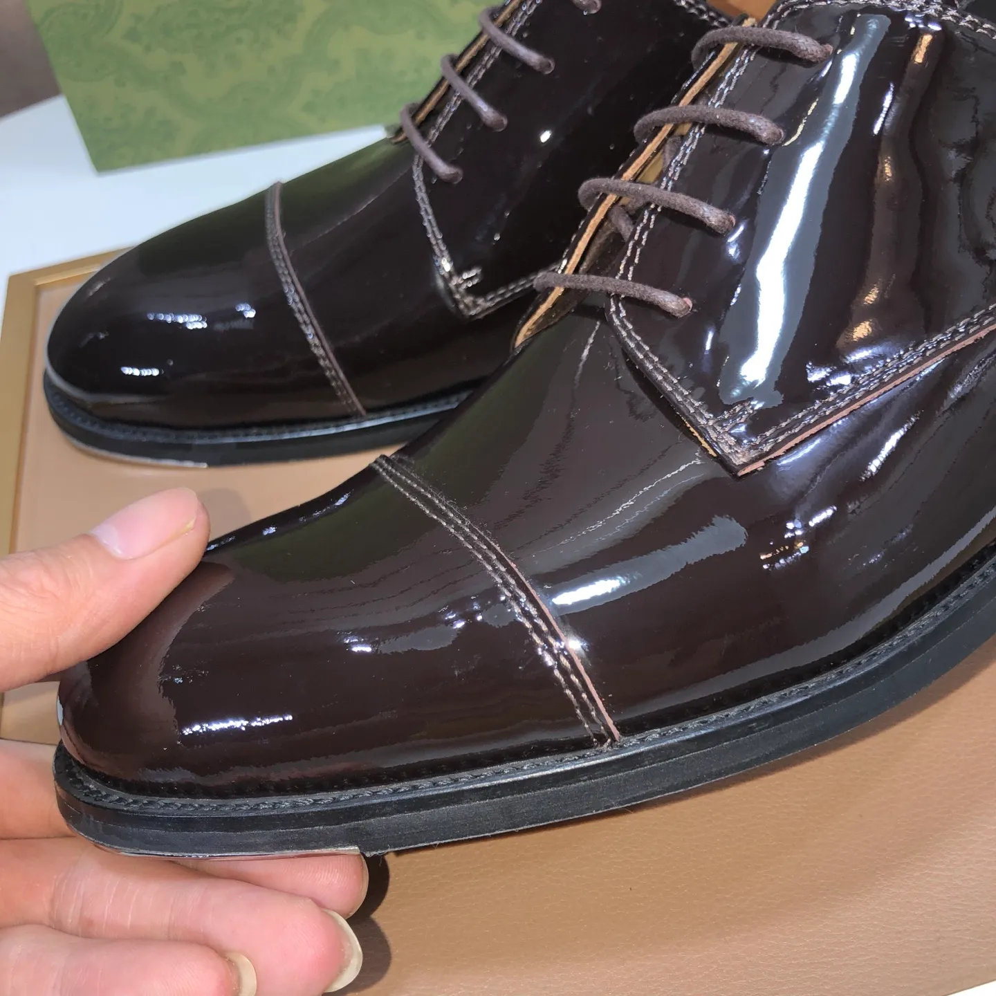 Men's shoes 💰660💰 Brand: GUCCI (Gucci) Standard code: Men's size 38/44 (45/46 can be customized) Grade: Same as the official website Original quality Material: Original cowhide Water-dyed cowhide lining Original rubber outsole Style category: Men's fashionable casual leather shoes Distinguished big-name luxury elements top luxury Color: Actual picture